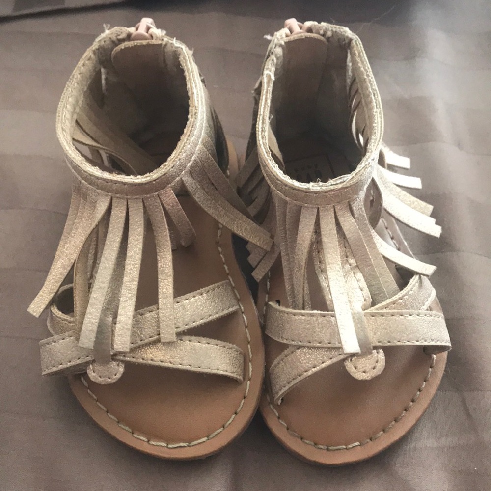 Metallic Gap sandals